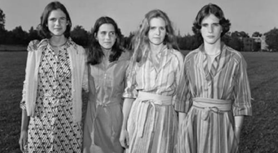 Четыре сестры фотографировались вместе каждый год на протяжении 40 лет.