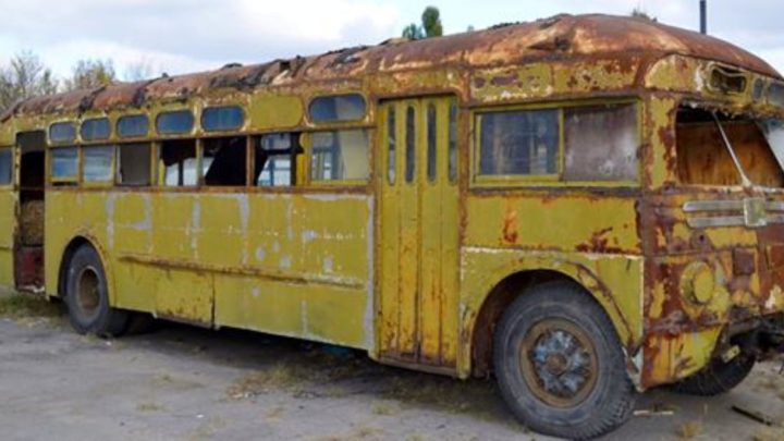 Девушка купила старый автобус и превратила его в настоящие царские хоромы